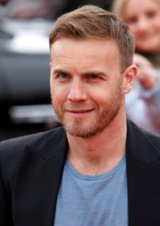 Gary arrive  l'audition de X Factor  Birmingham 1/06/11 573256MQ004