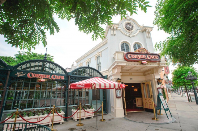 [Hong Kong Disneyland] Main Street Corner Café hosted by Coca Cola ® (2013) 573710mscc1