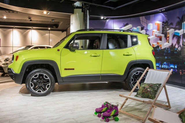 Nouvelle exposition Jeep® à MotorVillage : "Tracez votre propre route 577201Renegate4