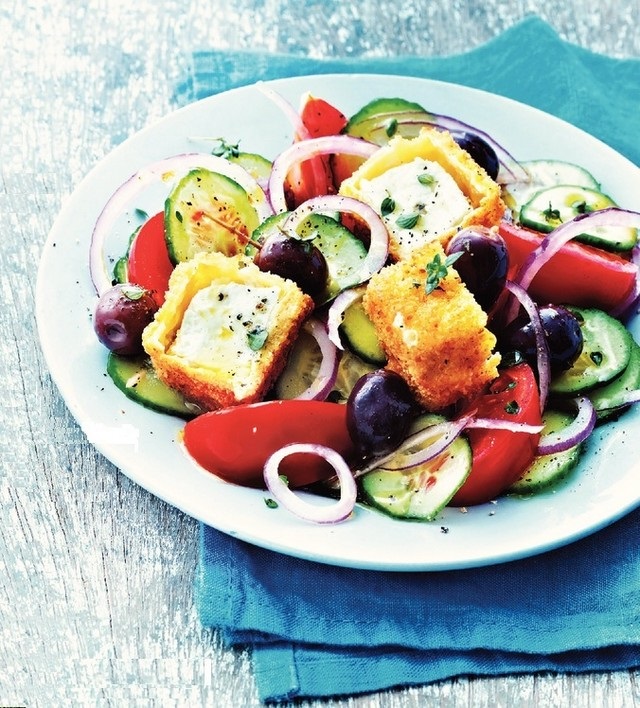 Salade grecque à la feta panée 580659Saladegrecquelafetapane