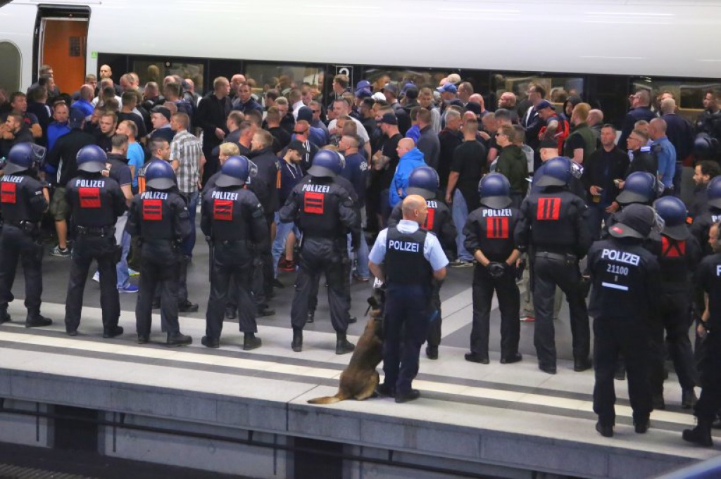 Saison 16/17 - Septembre 581061hsvtrainstation