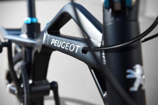 Avec le PEUGEOT eF01, la mobilité urbaine entre dans un nouveau cycle 581470PeugeotCycleseF01PhotosReveal006