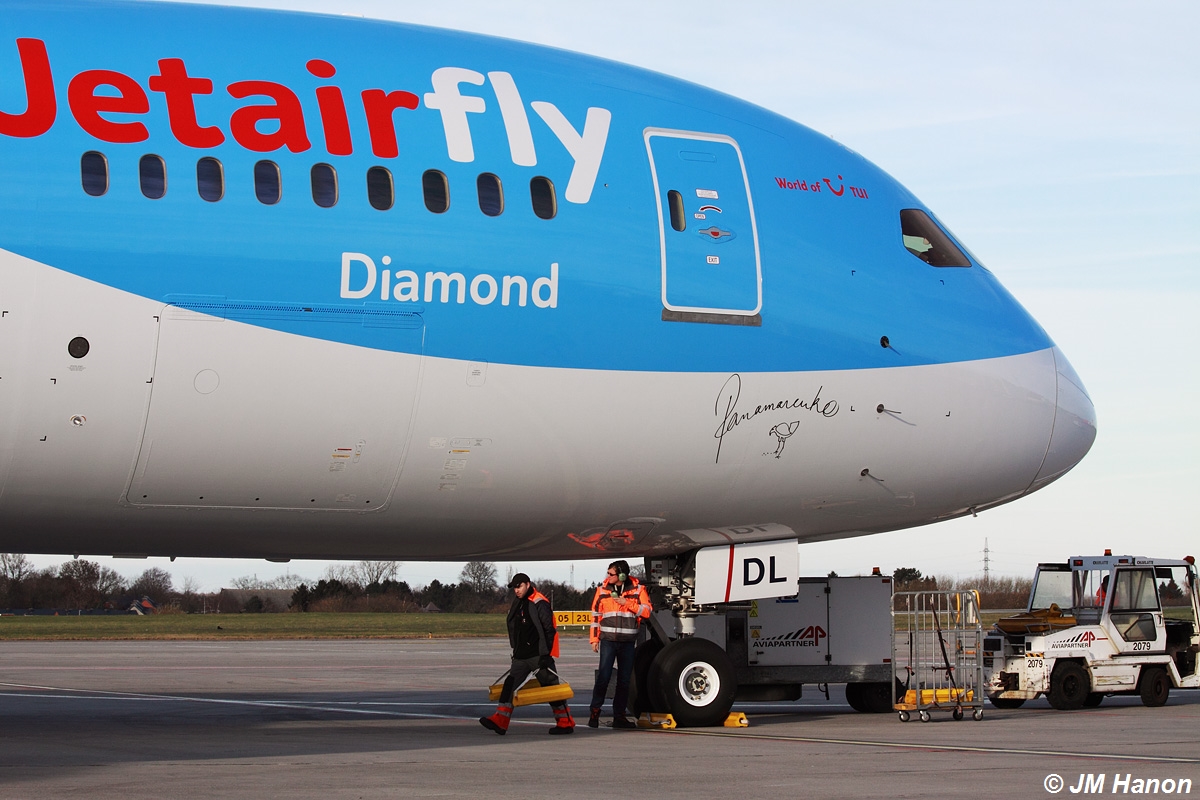 LGG 16.12.2013 (Dreamliner Jetairfly) 592901IMG8133GF