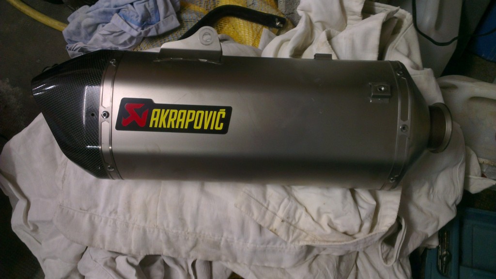 Tuto supression des Db-Killer sur Akrapovic  594476akra04