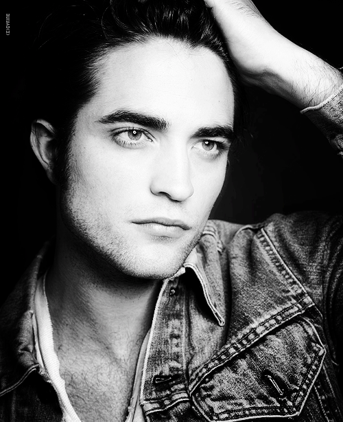 (M) PATTINSON ϟ je ne suis qu'un jouet à tes yeux  598456rps