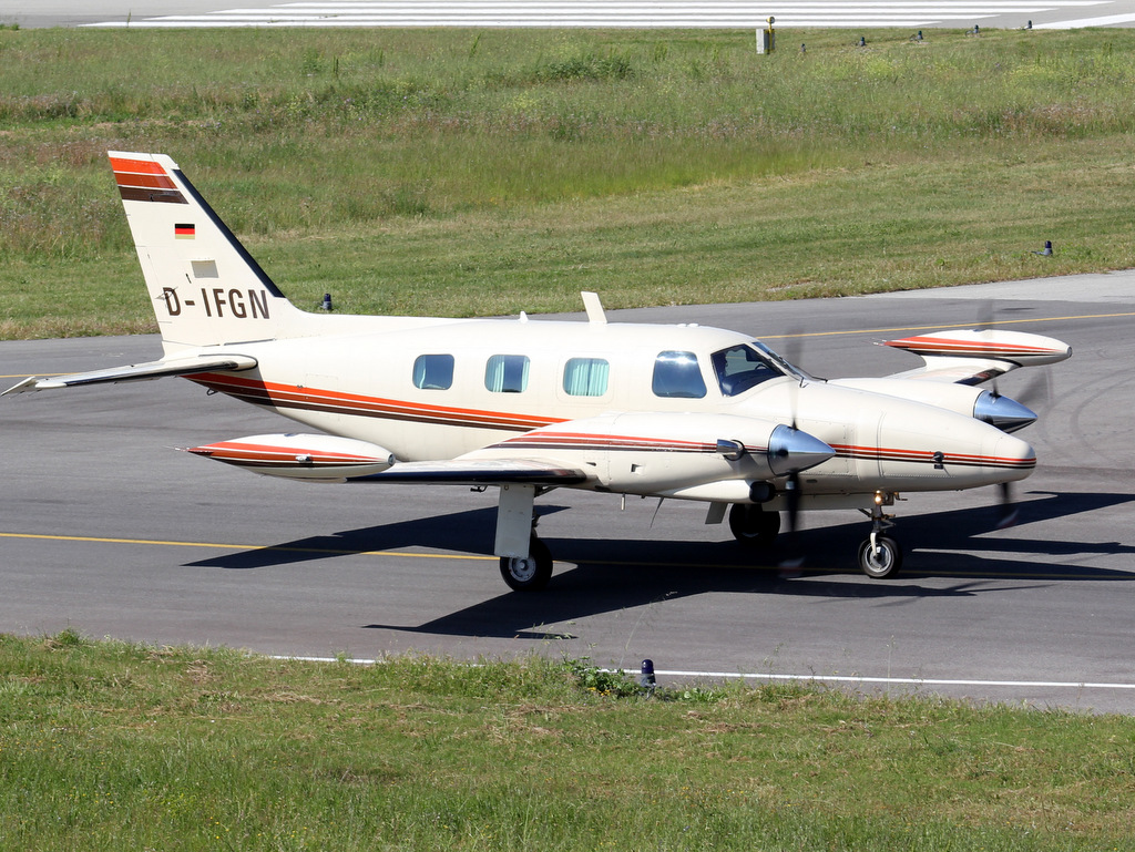 Aéroport de Cannes-Mandelieu [LFMD-CEQ] Avril 2014  601641IMG5742