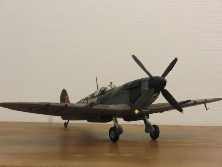 Spitfire Mk IX 1/48 Revell 604277CIMG0516