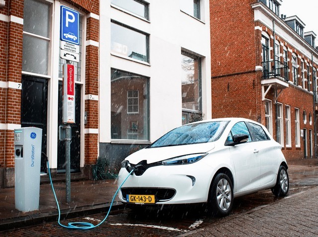 Une flotte de 150 Renault ZOE pour un projet néerlandais de recharge solaire intelligente 6117707633116