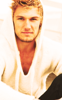 Alex Pettyfer - 200*320 613190773