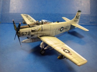 Douglas A-1H Skyraider "special bomb"  Hasegawa 1/72 613925DSCN9879