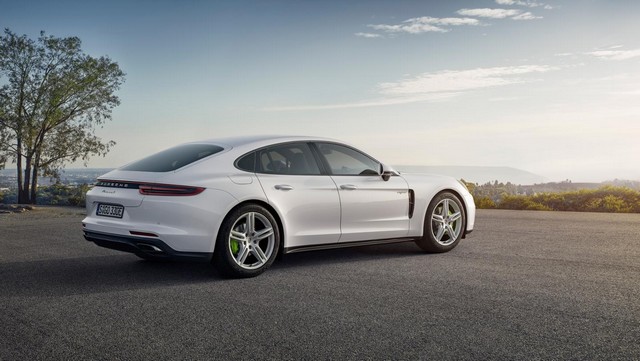 Nouvelle Porsche Panamera 4 E-Hybrid  62949371a2a3c465754594aa9c767c95020526teaser720x406x2