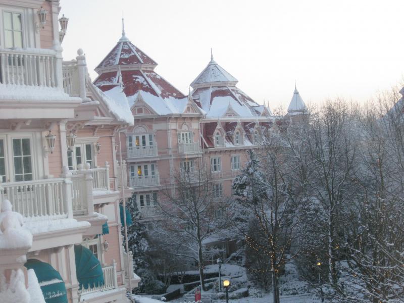 [Disneyland Paris] Disneyland Hotel - chambre Castle Club (8-10 décembre 2010) (début du TR p.9) - Page 8 633139IMG2119