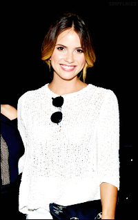 Shelley Hennig 6459494928