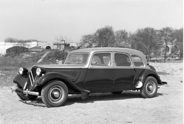 80 ANS DE LA TRACTION AVANT 649034TractionAvant11FamilialeTaxi19543759