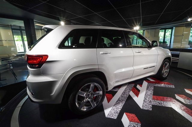 Nouvelle exposition Jeep® à MotorVillage : "Tracez votre propre route 657498GrandCherokee2