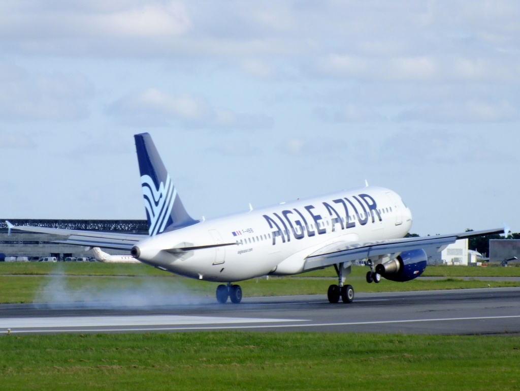 [12/06/2013] Airbus A320 (F-HBIB) Aigle Azur n/cs 664961Juinn1133