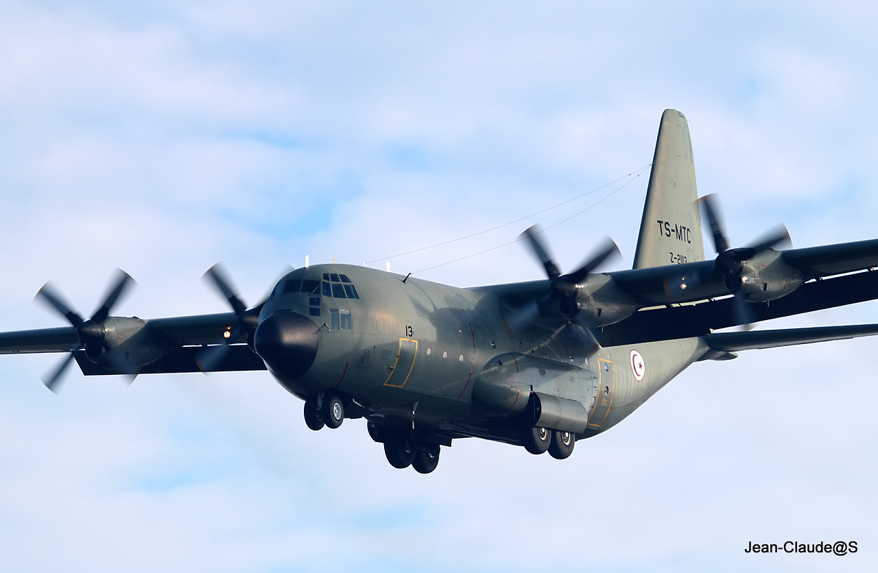 Tunisia Air Force Lockheed Hercules C-130 TS-MTC le 28-11-13  667440IMG0613filtered