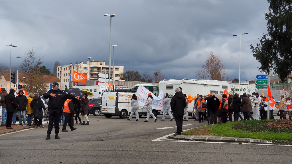 Dans la rue, manifestement... 668829P3070474a