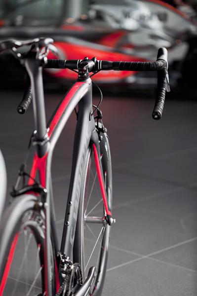 Nouveau vélo : Specialized S-Works + McLaren Venge 673099velodramaticspecializedmclarenvenge0186600