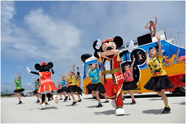 2019 - [Tokyo Disney Resort] Programme complet du divertissement à Tokyo Disneyland et Tokyo DisneySea du 15 avril 2018 au 25 mars 2019. 674027ondo1