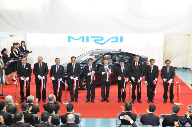 Toyota révèle les coulisses de la production de la Mirai 680355ceremony02