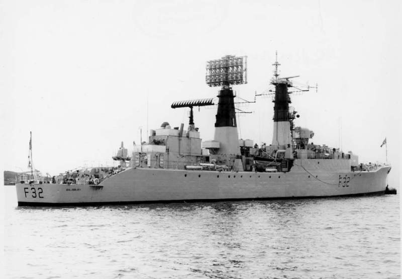 FREGATES ANTI-SOUS-MARINES CLASSE LEANDER (TYPE 12I) 685741HMSSalisburyclasseSalisbury