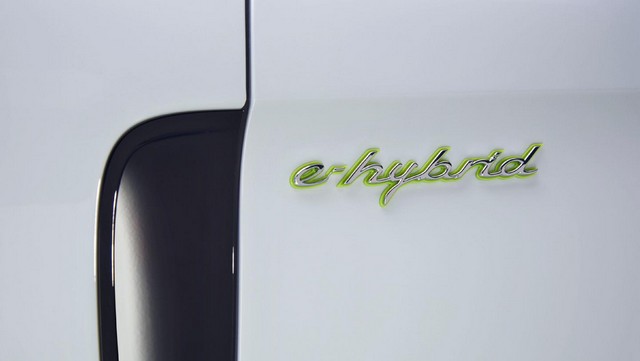 Nouvelle Porsche Panamera 4 E-Hybrid  686180f32e3e15d1db4947b0ba80c1c82d58a3teaser720x406x2