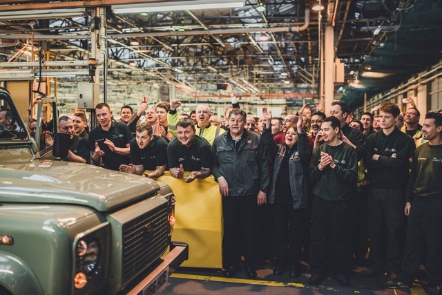 Célébration de la légende : Le dernier Land Rover DEFENDER est construit à Solihull 688664unspecified13