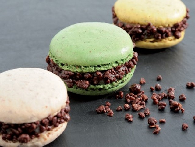 Macarons au Roquefort Société et au chocolat pétillant 703770macaronsauroquefortsocitetauchocolatptillant