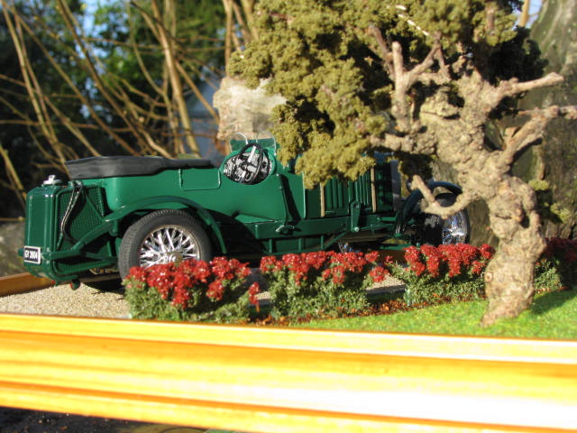 BENTLEY BLOWER 1930 FROG 1/24 et diorama.  704688181DehorsVI