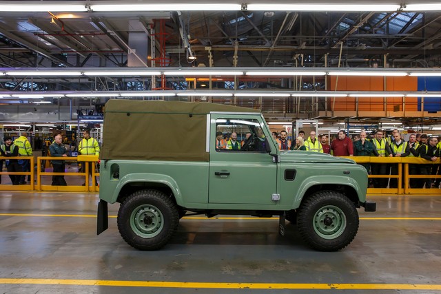 Célébration de la légende : Le dernier Land Rover DEFENDER est construit à Solihull 708983unspecified5