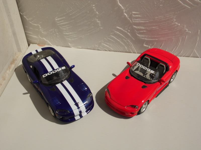 Dodge Viper RT10 et GTS. 714637SAM5041