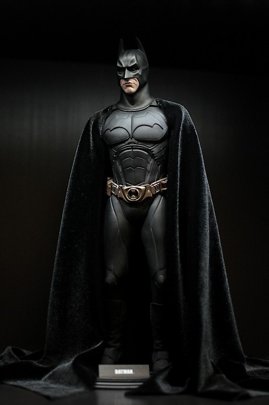 THE DARK KNIGHT - BATMAN ORIGINAL COSTUME (MMS67) - Page 2 717225figs130513016