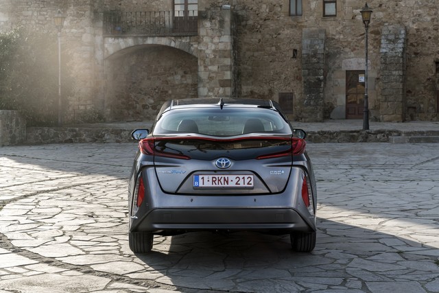 La Toyota Prius Rechargeable, Une Vraie « Machine Verte » 7243232017priusphvgreystatic07