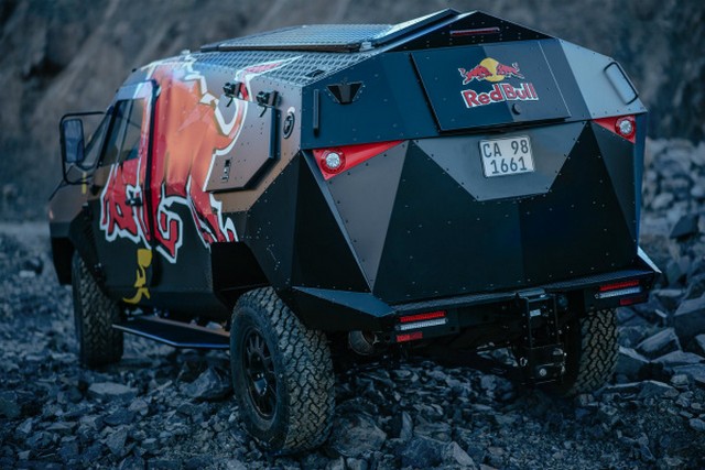 Red Bull présente un Land Rover DEFENDER totalement méconnaissable 7352291449211625014