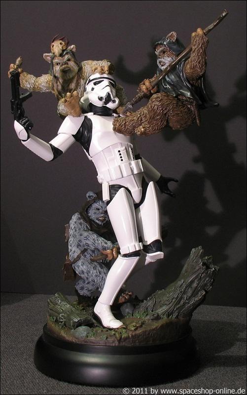 "Fall of the Empire" – Ewoks vs. Stormtrooper Diorama 7422450012