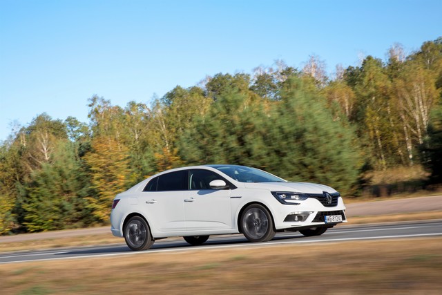 Nouvelle MEGANE Sedan : Design dynamique et ambiance surclassée à bord de la nouvelle berline tricorps de Renault  7556468353616