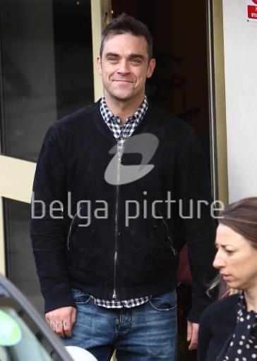 Robbie au X Factor  Londres 11-12-2010 774305proxy3