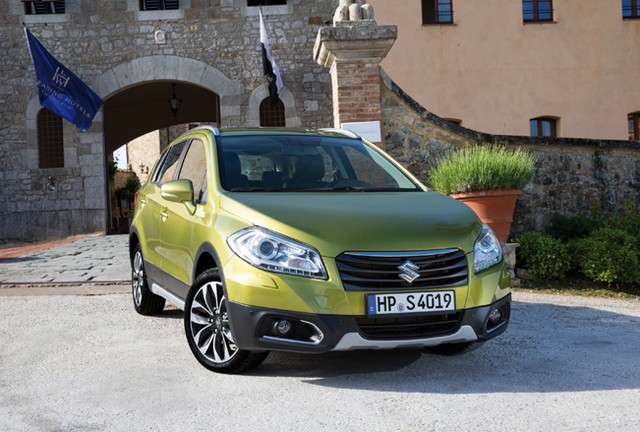 Commercialisation du nouveau SX4 S-CROSS en septembre  776572suzukisx4scross10