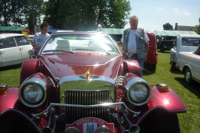 4ème festival vehicules anciens (landelles et coupigny 2009) 778048Jun02483