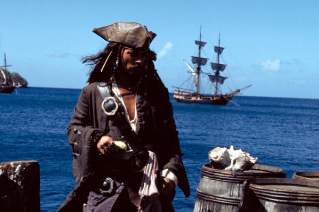 Pirates des Caraïbes - La malédiction du Black Pearl: 778373photoPiratesdesCaraibeslamaledictionduBlackPearlThePiratesoftheCaribbeanthecurseoftheBlackPearl20021