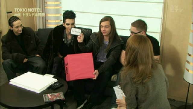 SECONDE VISITE AU JAPON DES TOKIO HOTEL - 11.02.2011 - Page 2 780823jap3