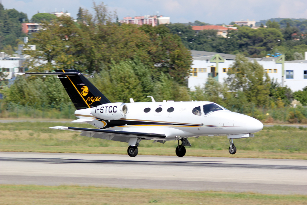 Aeroport Cannes - Mandelieu LFMD septembre 2014   - Page 2 790638IMG7579001