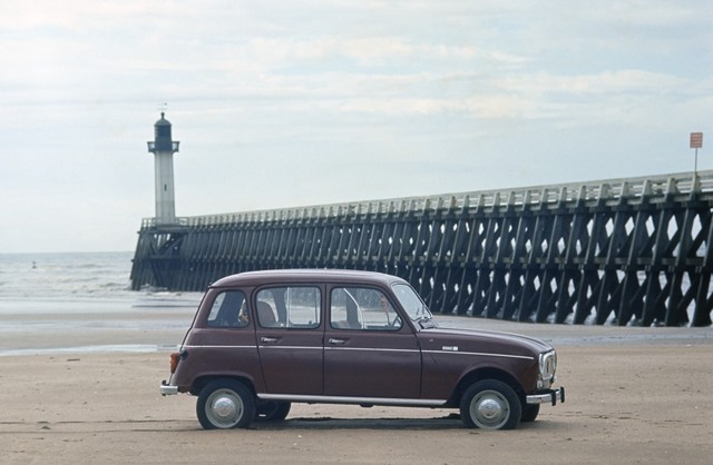 Renault participe au "4L INTERNATIONAL" 2017 et dévoile des images d’archives inédites 8047599397716