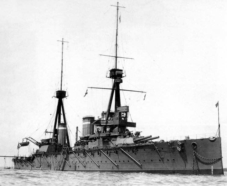 [Article] BATAILLE DU JUTLAND (31 MAI-1er JUIN 1916) 808607HMSInvincible2