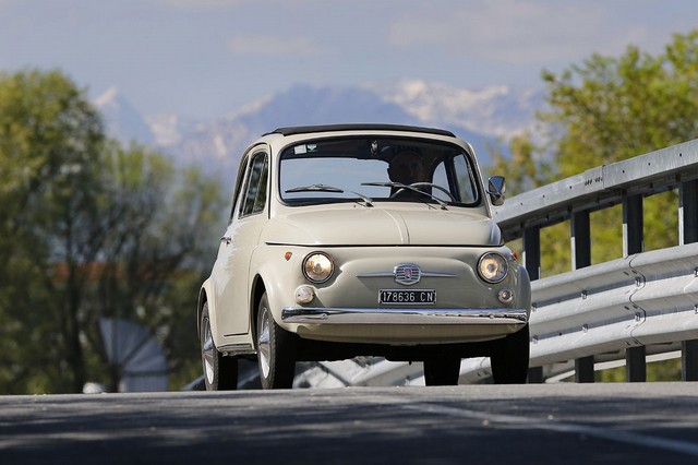 La Fiat 500 consacrée au MoMA à New York 811543170704Fiat500FMoMA05