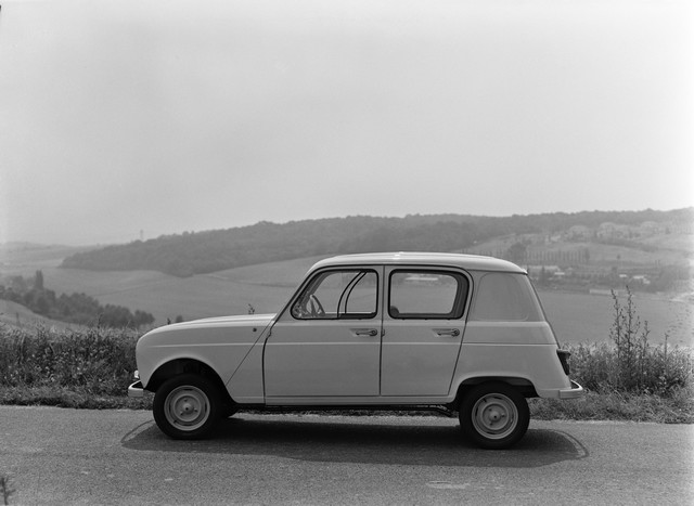 Renault participe au "4L INTERNATIONAL" 2017 et dévoile des images d’archives inédites 8214069399716