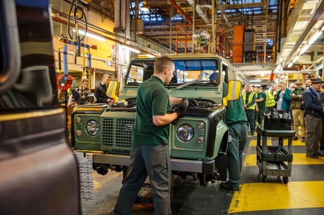 Célébration de la légende : Le dernier Land Rover DEFENDER est construit à Solihull 826294unspecified17