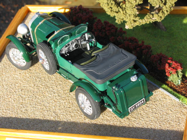 BENTLEY BLOWER 1930 FROG 1/24 et diorama.  830223183DehorsVIII