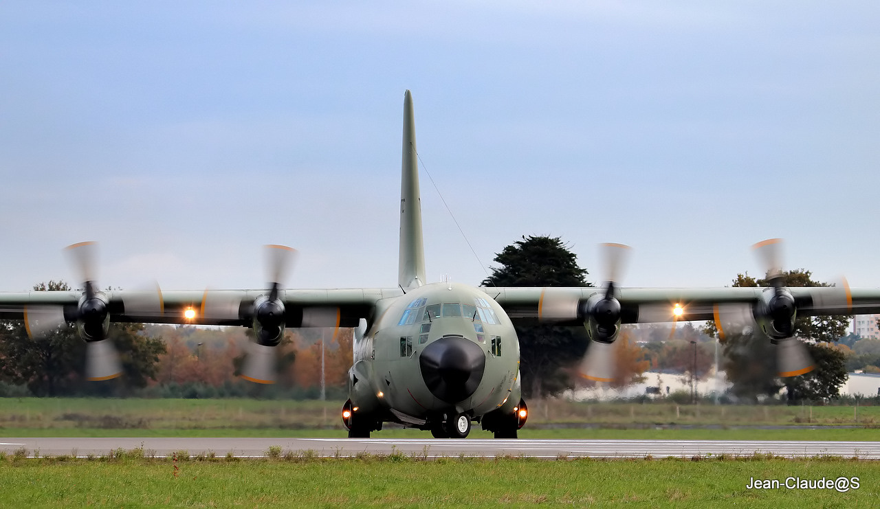 Tunisia Air Force Lockheed Hercules C-130 TS-MTC le 26-11-13 841531IMG0581filtered